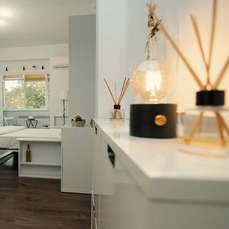 Oasis Studio Central City Boekarest Buitenkant foto